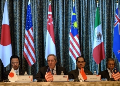 U.S. trade representative Michael Froman (2nd L), Japan Minister of Economic and Fiscal Policy Akira Amari (L), Malaysian Minister of International Trade and Industry Mustapa Mohamed (R) and Singapore Minister for Trade and Industry Lim Hng Kiang (2nd R) attend a press conference at the Trans-Pacific Partnership (TPP) ministerial meeting in Singapore on February 25, 2014. Asia Pacific trade ministers began a fresh round of talks in Singapore February 22 for a huge US-led Pacific free trade area, hoping to c