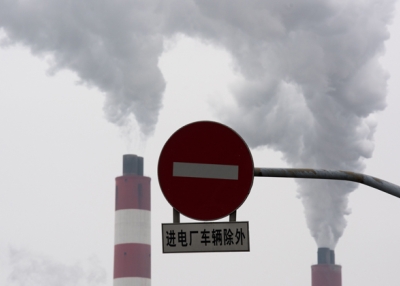 Smoke billows from chimneys of the Shanghai Waigaoqiao Power Generator Company coal power plant in Shanghai on March 22, 2016. (Johannes Eisele/Getty Images)