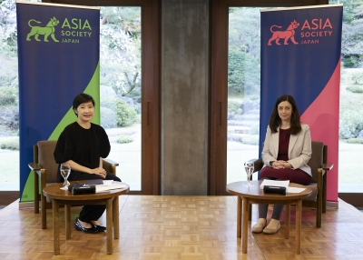 Rorry Daniels and Takako Hikotani on stage