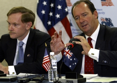 Robert Zoellick and Mark Vaile at a 2004 press conference