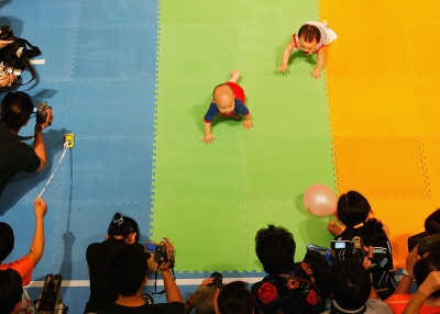 Baby Crawling Race In Shanghai