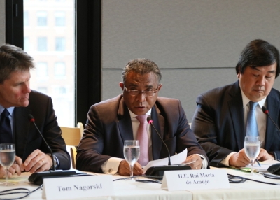 Asia Society's Executive Vice President Tom Nagorski and Yale Law School Professor Harold Koh listen to Timor Leste's Prime Minister, Rui Maria De Araújo, at a roundtable discussion at Asia Society on June 28, 2016. (Ellen Wallop / Asia Society)