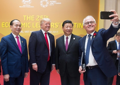 Malcolm Turnbull selfie with Xi and Trump